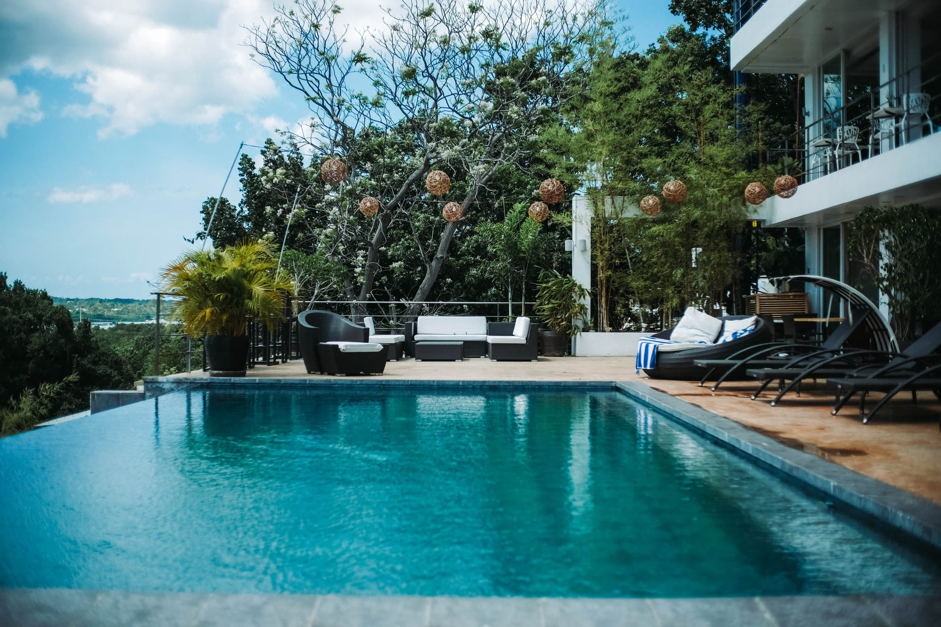 entretien piscine débordemment