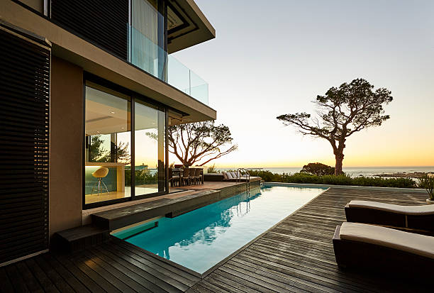 Villa contemporaine avec piscine et vue sur la mer